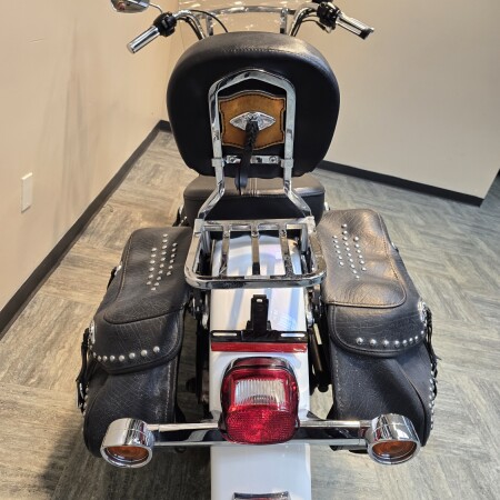 2010 Harley-Davidson® Heritage Softail® Classic Two-Tone White Ice Pearl/Black Ice Pearl FLSTC thumb 2