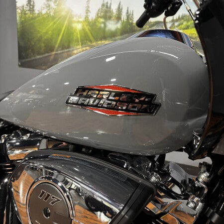 2026 Harley-Davidson® Road Glide® DRK BILIARD GRY thumb 3