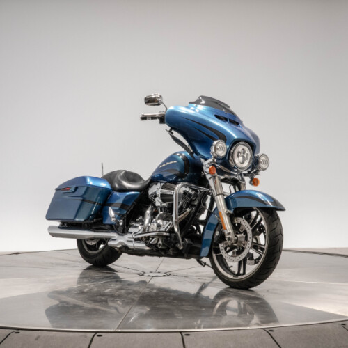 2014 HARLEY-DAVIDSON FLHX STREET GLIDE in Daytona Blue thumb 3