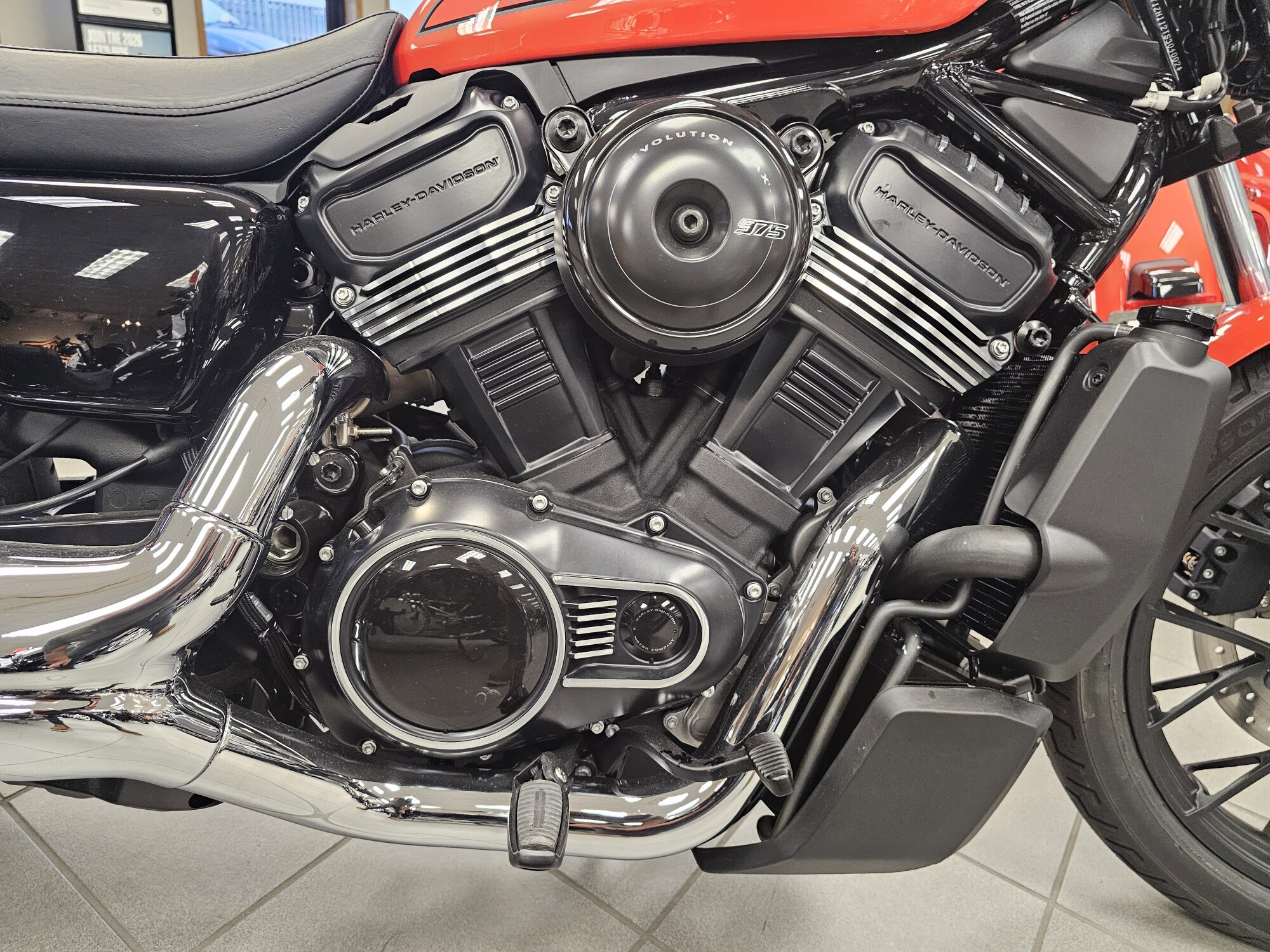 RH975 2026 Nightster®, photo 11