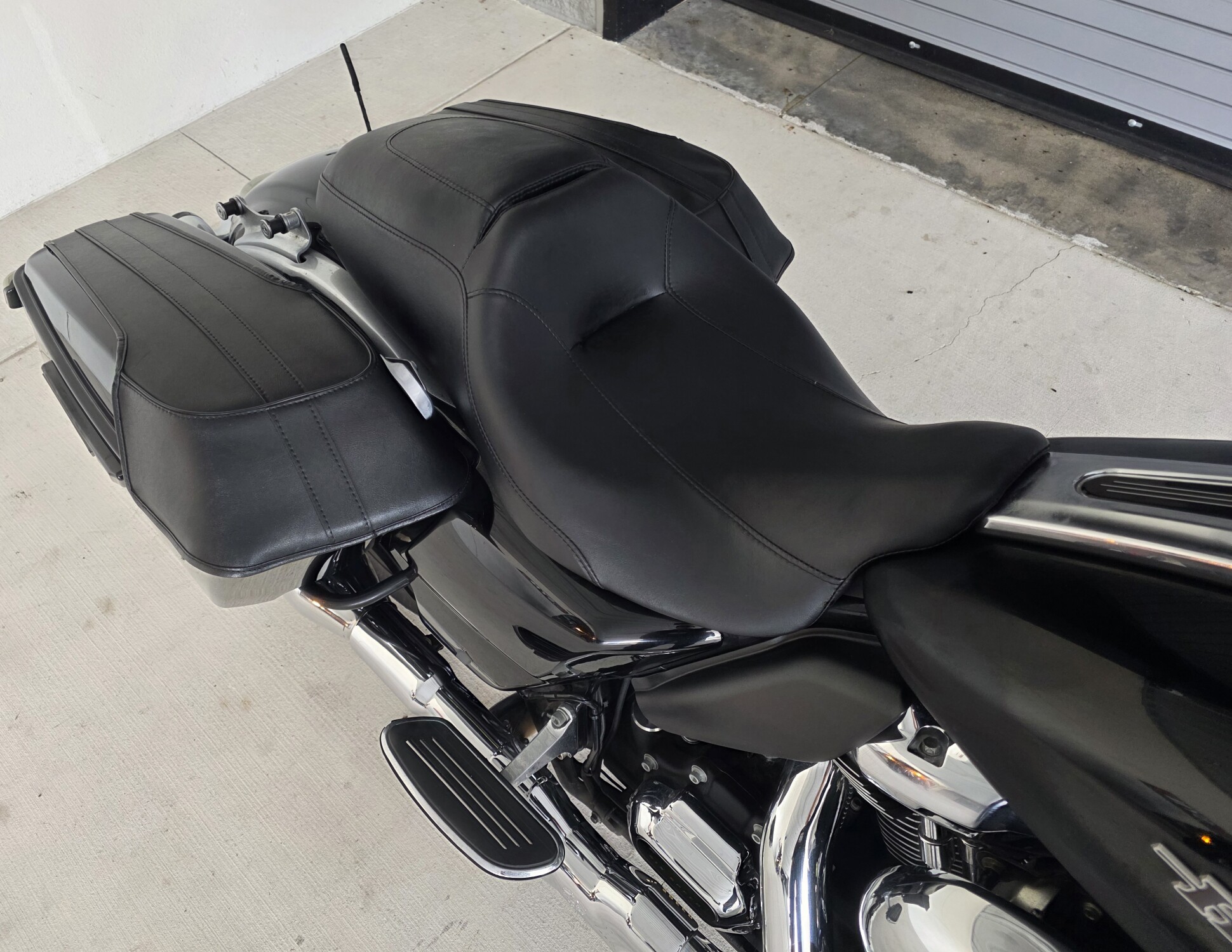 2017 Harley-Davidson® Street Glide® Special Vivid Black, photo 7