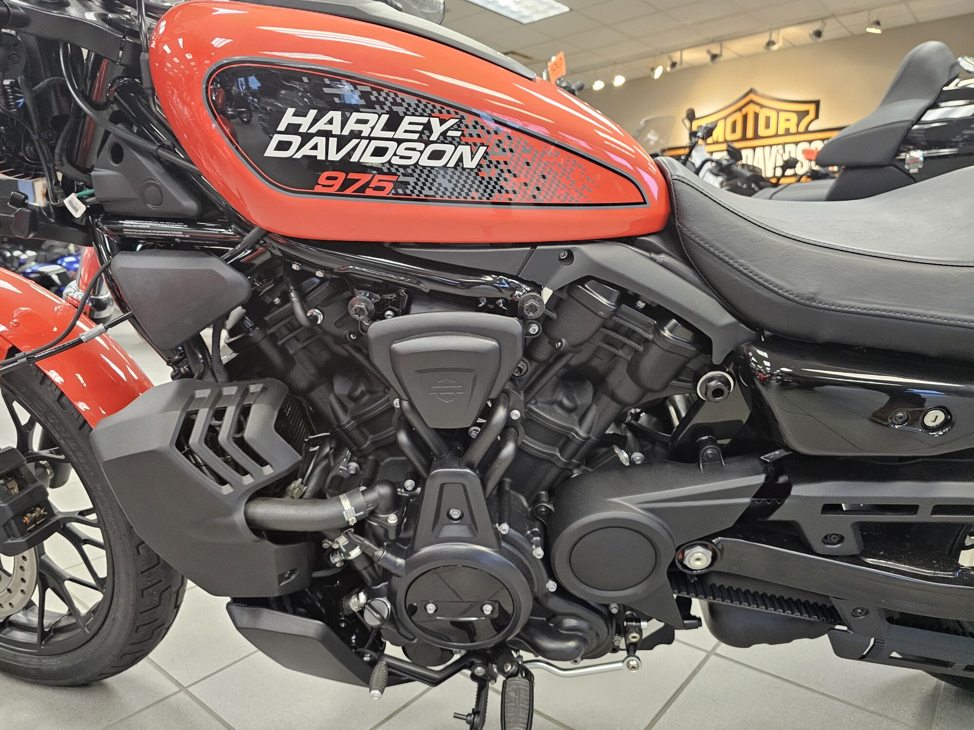 RH975 2026 Nightster®, photo 15