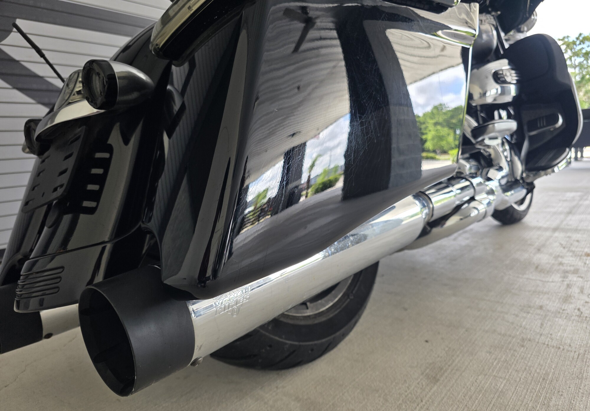 2017 Harley-Davidson® Street Glide® Special Vivid Black, photo 9