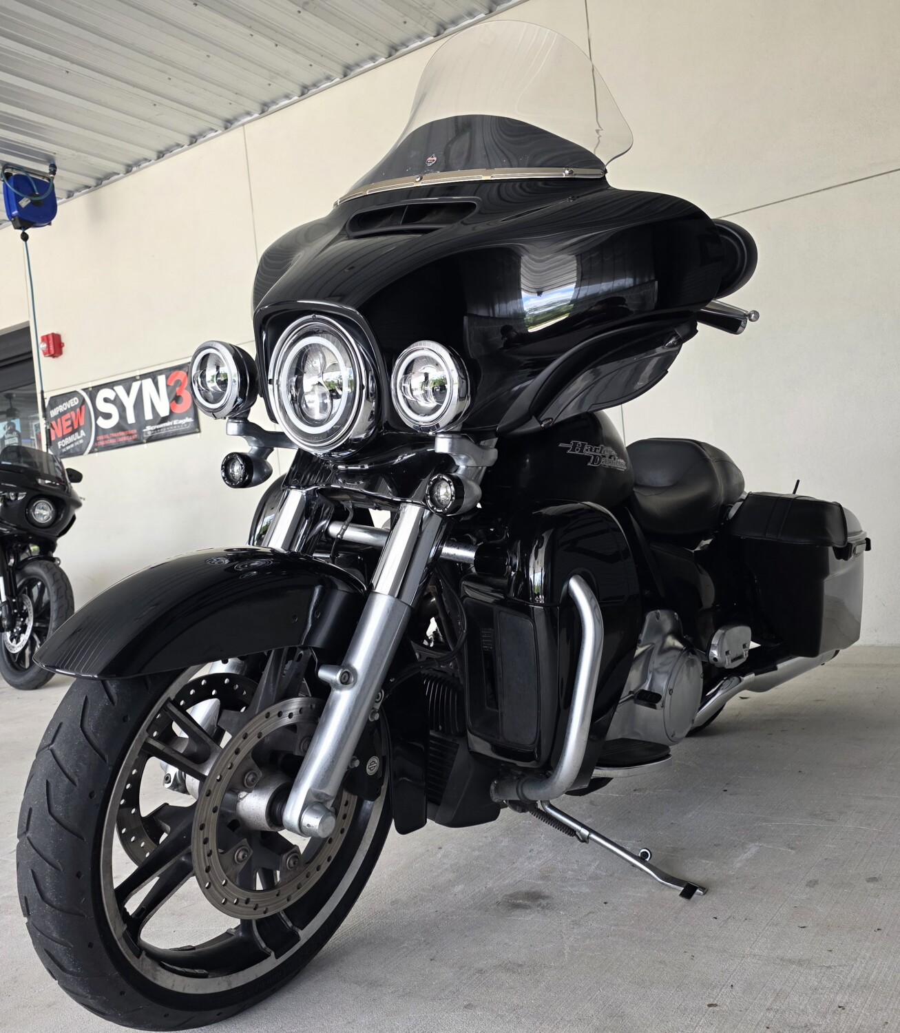 2017 Harley-Davidson® Street Glide® Special Vivid Black, photo 12