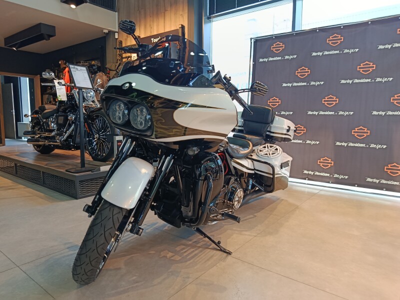 2011 Harley-Davidson® CVO™ Road Glide® Ultra
