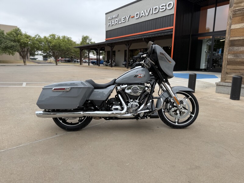 2026 Harley-Davidson® Street Glide® Dark Billiard Gray Chrome Trim