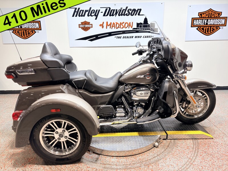 2023 FLHTCUTG Harley-Davidson® Tri Glide® Ultra Gray Haze/Silver Fortune