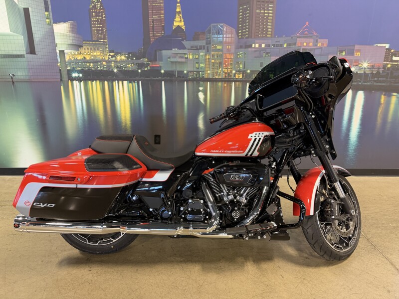 FLHXSE 2024 CVO™ Street Glide®