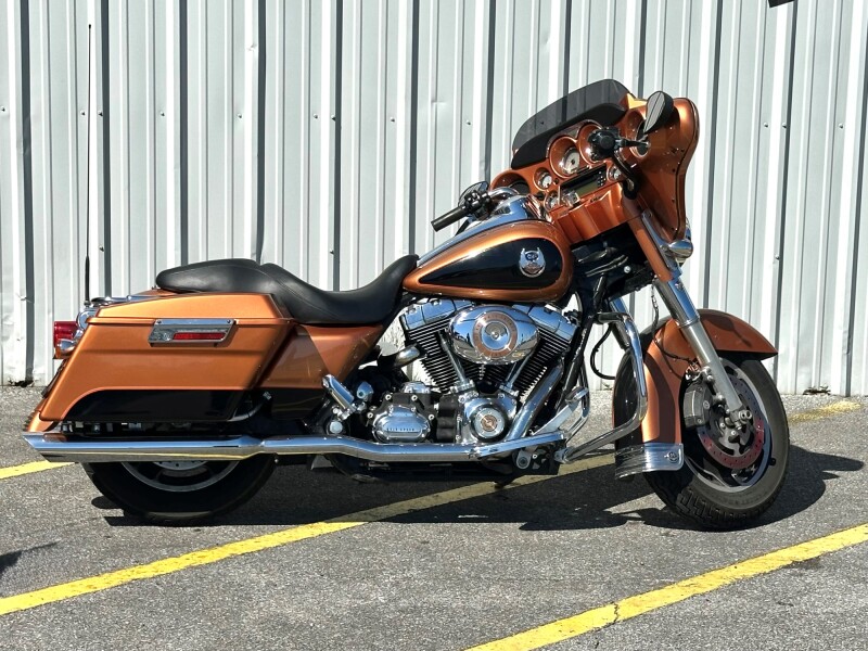 2008 Harley-Davidson® Street Glide® 105th Anniversary Copper Pearl & Vivid Black