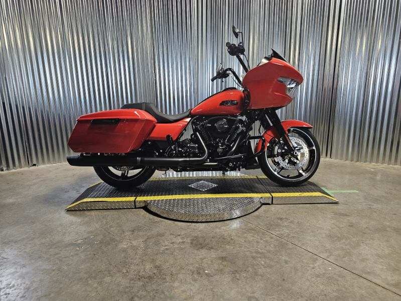 2026 Harley-Davidson® Road Glide® Blood Orange Black Trim
