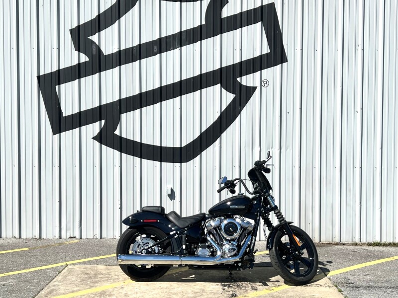 2025 Harley-Davidson® Street Bob® Vivid Black w/Cast Wheels