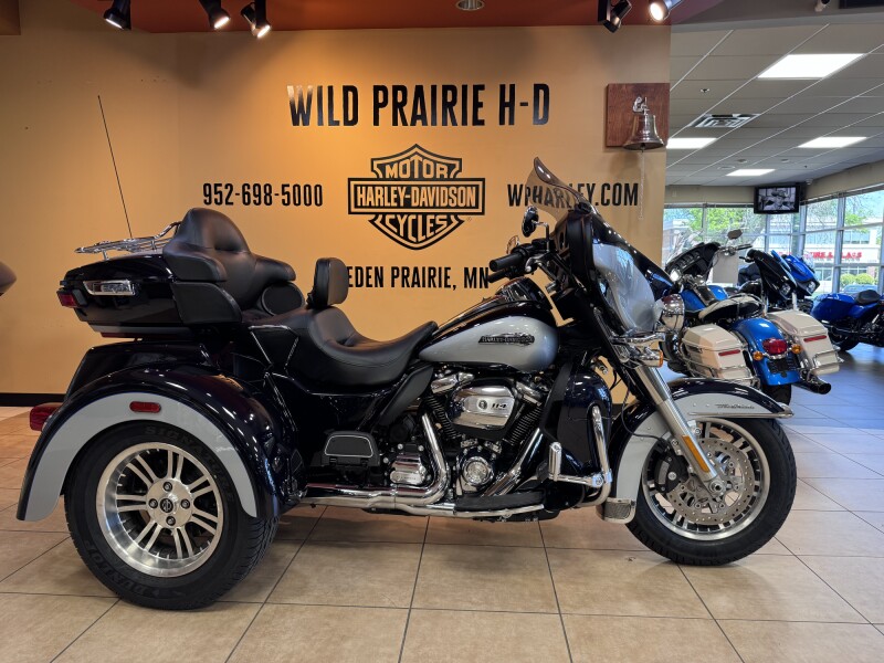 2020 Harley-Davidson® Tri Glide® Ultra Midnight Blue/Barracuda Silver