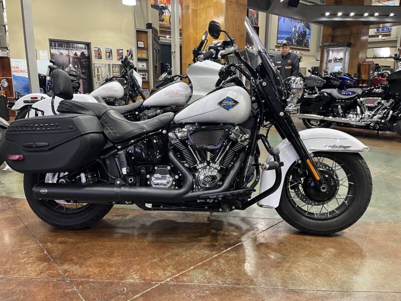 2025 White Onyx Pearl - Black Finish