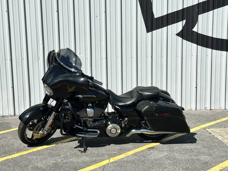 2016 Harley-Davidson® CVO™ Street Glide® Carbon Crystal with Phantom Flames