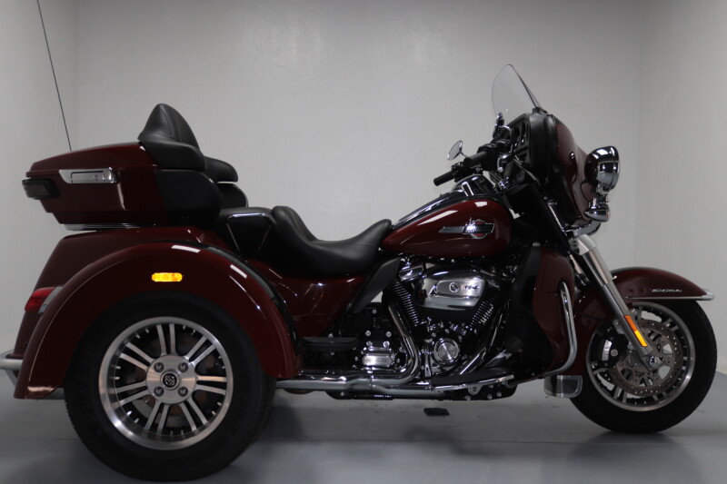2024 Harley-Davidson® Tri Glide™ Ultra Red Rock / Vivid Black
