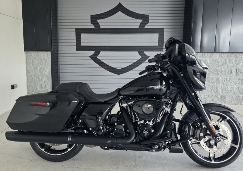 2026 Harley-Davidson® Street Glide® Vivid Black Black Trim