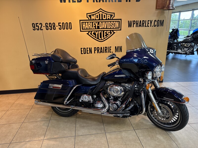 2012 Harley-Davidson® Electra Glide® Ultra Limited Big Blue Pearl/Vivid Black
