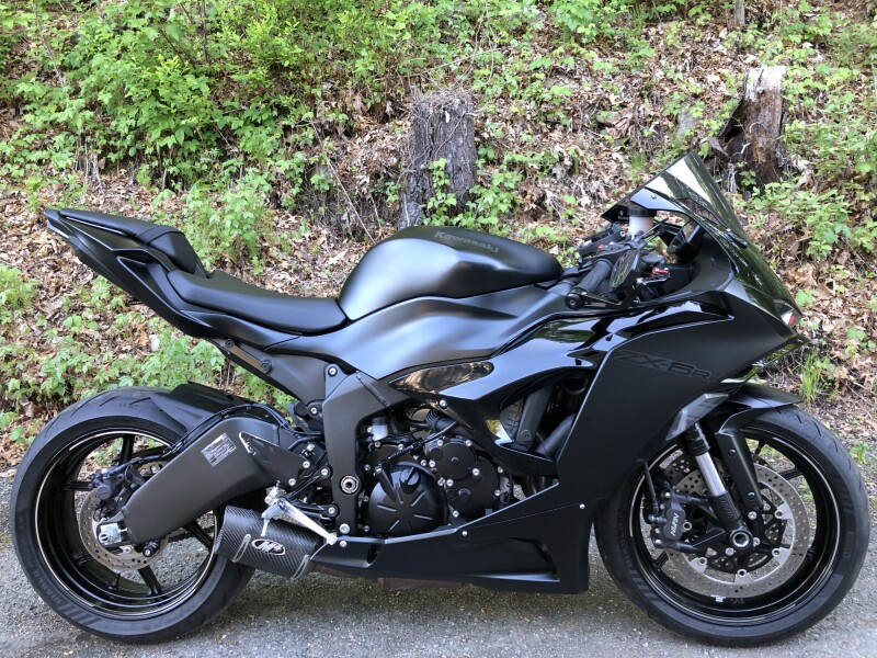 2024 Kawasaki NINJA® ZX™-6R Metallic Flat Spark Black/Ebony