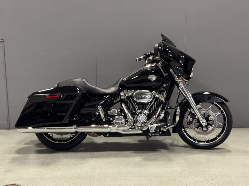 FLHXS 2022 Street Glide<sup>®</sup> Special