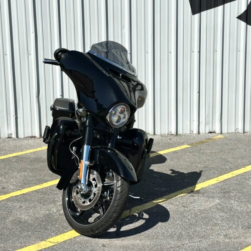 2016 Harley-Davidson® CVO™ Street Glide® Carbon Crystal with Phantom Flames thumb 3