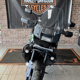 2026 Harley-Davidson® Pan America® 1250 Special Vivid Black Black Cast Wheels thumb 2
