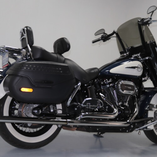 2019 Harley-Davidson® Heritage Classic 114 Billiard Blue/Billiard White thumb 3