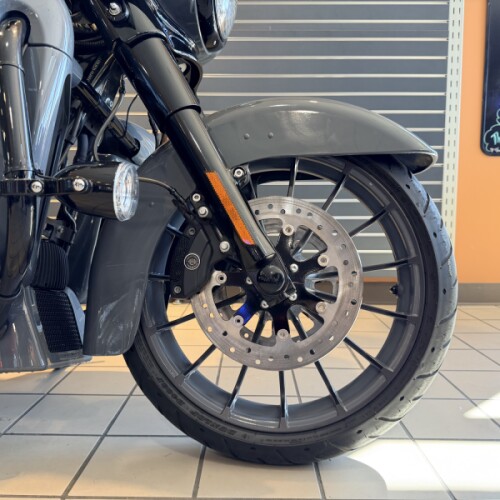 2018 H-D FLHXSE CVO™ Street Glide 117ci thumb 3
