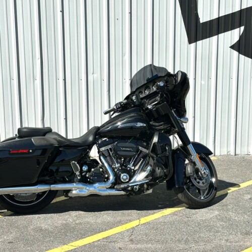 2016 Harley-Davidson® CVO™ Street Glide® Carbon Crystal with Phantom Flames thumb 2