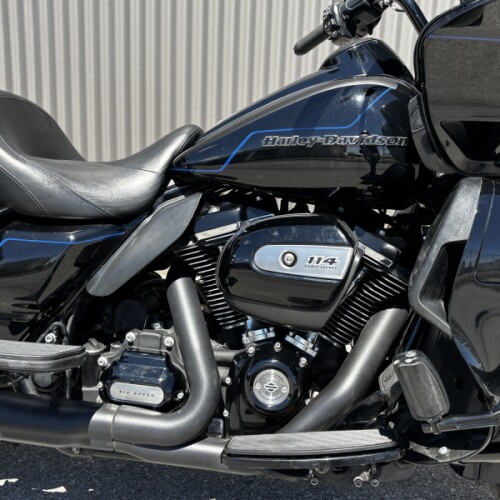2020 Harley-Davidson® Road Glide® Limited – Black Option Vivid Black  thumb 3