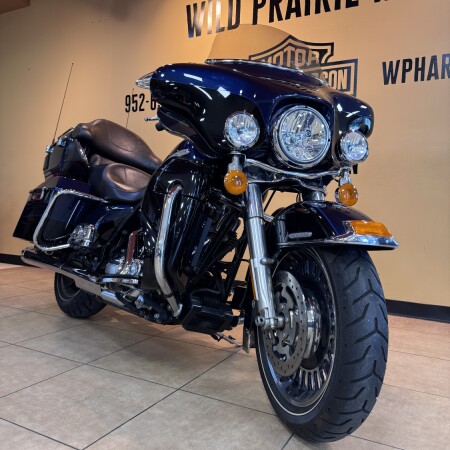 2012 Harley-Davidson® Electra Glide® Ultra Limited Big Blue Pearl/Vivid Black thumb 3