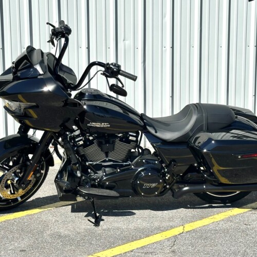 2025 Harley-Davidson® Road Glide® Vivid Black thumb 3