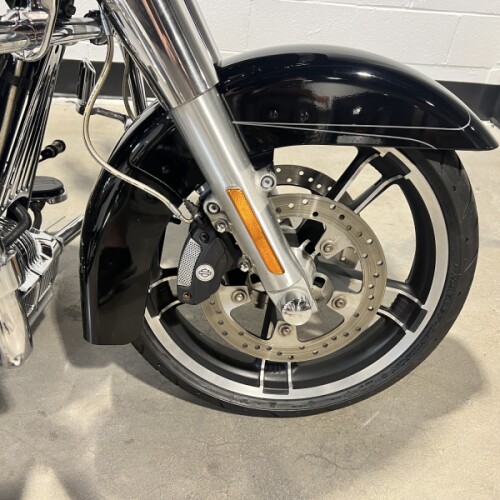 2015 Harley-Davidson® Road Glide® Special Vivid Black FLTRX thumb 2