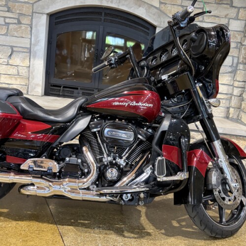 Harley-Davidson® CVO™ Street Glide® 2017 FLHXSE SF BLK/ATMC RED W/PINSTRIPE thumb 1