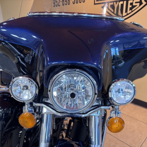 2012 Harley-Davidson® Electra Glide® Ultra Limited Big Blue Pearl/Vivid Black thumb 2