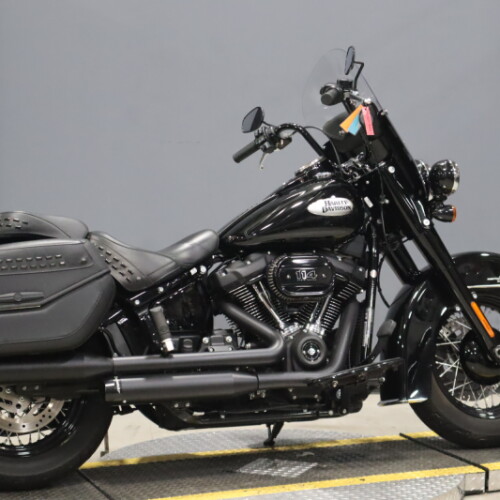 2024 Harley-Davidson® Heritage Classic FLHCS thumb 2