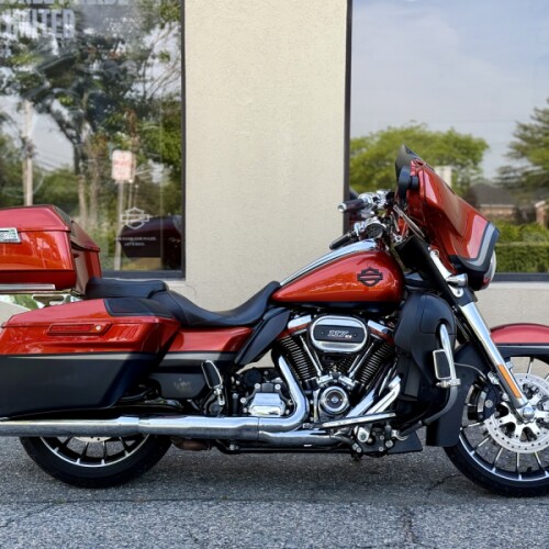 2018 Harley-Davidson® CVO™ Street Glide® FLHXSE thumb 3