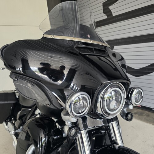 2017 Harley-Davidson® Street Glide® Special Vivid Black thumb 2