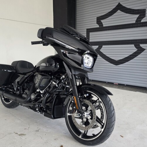 2026 Harley-Davidson® Street Glide® Vivid Black Black Trim thumb 3