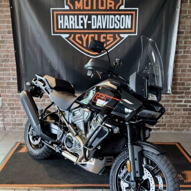 2026 Harley-Davidson® Pan America® 1250 Special Vivid Black Black Cast Wheels thumb 3