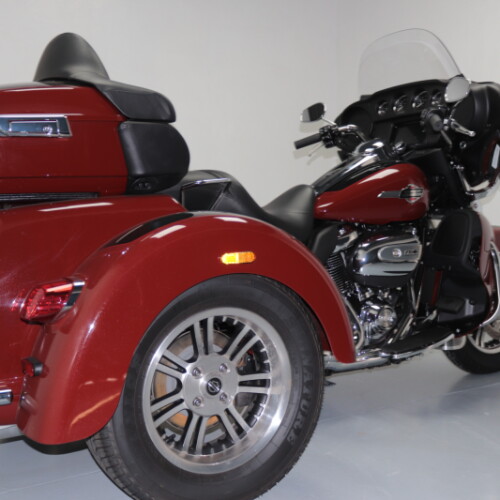 2024 Harley-Davidson® Tri Glide™ Ultra Red Rock / Vivid Black thumb 3