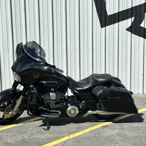 2016 Harley-Davidson® CVO™ Street Glide® Carbon Crystal with Phantom Flames thumb 2
