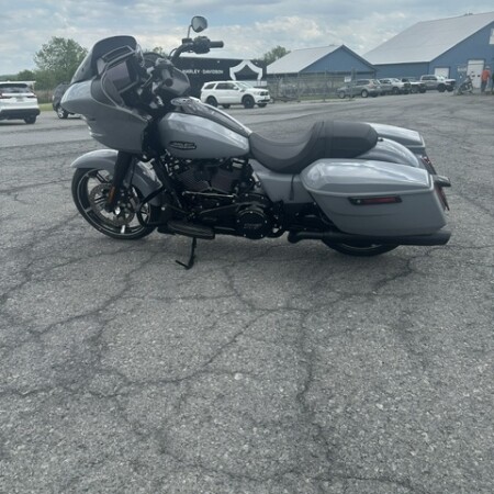 2026 Harley-Davidson® Road Glide® Dark Billiard Gray Black Trim thumb 2