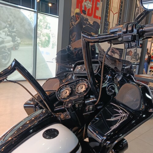 2011 Harley-Davidson® CVO™ Road Glide® Ultra thumb 0