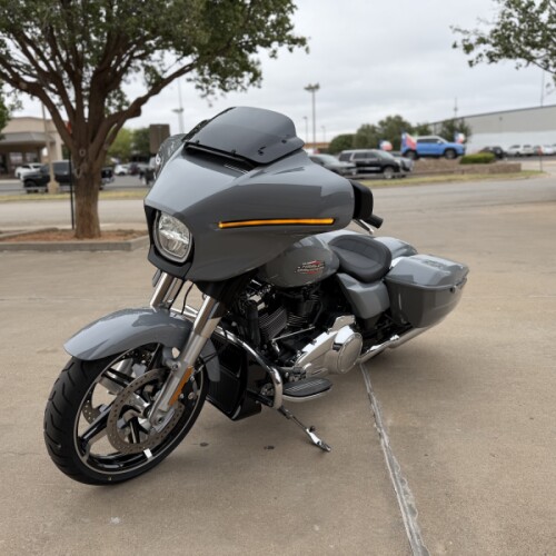 2026 Harley-Davidson® Street Glide® Dark Billiard Gray Chrome Trim thumb 0