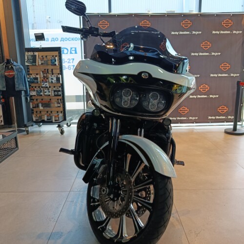 2011 Harley-Davidson® CVO™ Road Glide® Ultra thumb 2