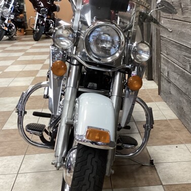2000 Harley-Davidson® Heritage Softail® Classic Pearl White thumb 3