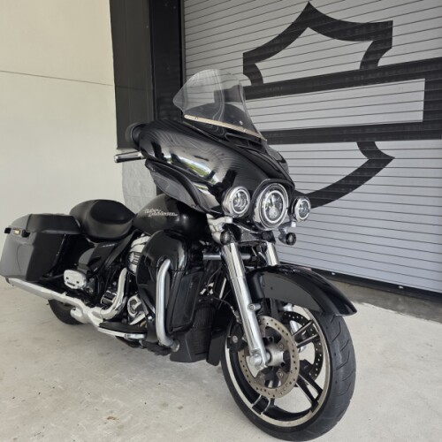 2017 Harley-Davidson® Street Glide® Special Vivid Black thumb 3