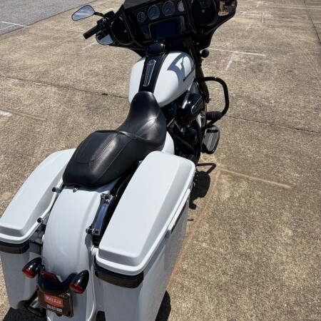 2020 Harley-Davidson® Street Glide® Special Stonewashed White Pearl thumb 3