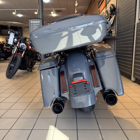 2018 H-D FLHXSE CVO™ Street Glide 117ci thumb 0