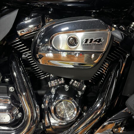 2020 Harley-Davidson® Ultra Limited BLACK thumb 2